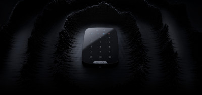 Система безпеки Ajax KeyPad Plus (Бездротова сенсорна клавіатура з підтримкою безконтактних карток та брелоків) Система безпеки Ajax KeyPad Plus (Бездротова сенсорна клавіатура з підтримкою безконтактних карток та брелоків)